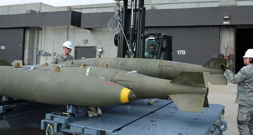 Trump heft Biden's verbod op bommen van 2.000 pond naar Israël op