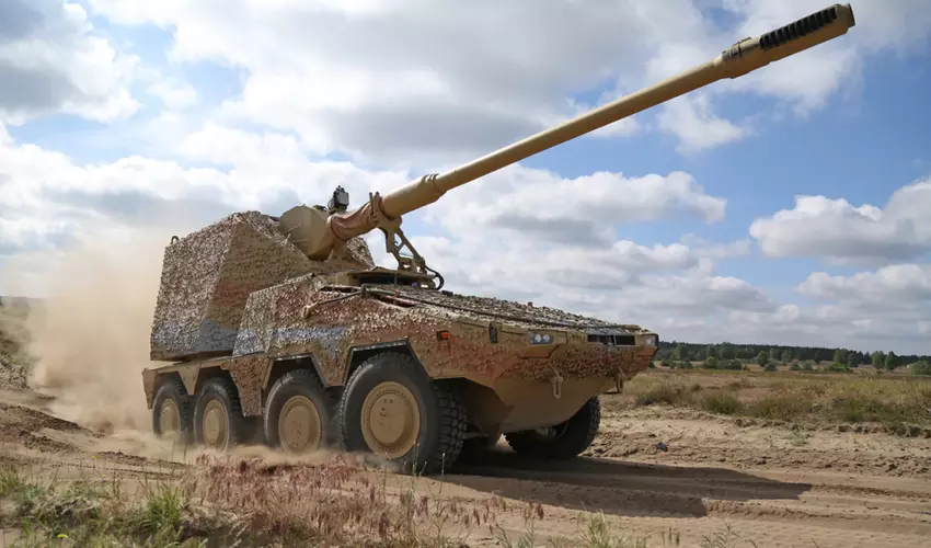 Duitsland overhandigde de eerste nieuwste zelfrijdende RCH 155 aan Oekraïne