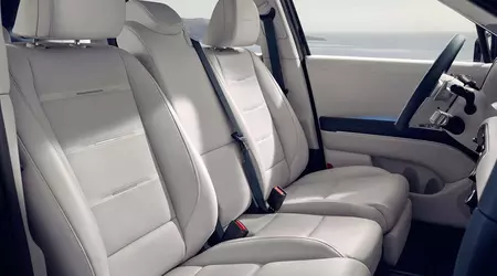 Hyundai heeft de middelste voorstoel van de nieuwe Palisade onthuld: hij is niet zo breed als de bestuurdersstoel, maar ook niet kindergroot
