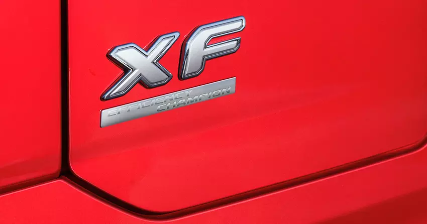 Markering 'Efficiency Champion' op de cabine van de DAF XF-trekker