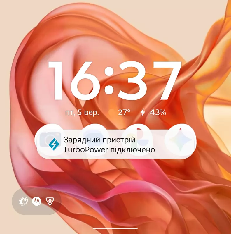 Een screenshot van het externe scherm van de RAZR 50 tijdens snelladen. Illustratie: gagadget