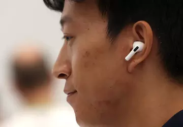 Apple patenteert lipleessysteem om Siri te ...