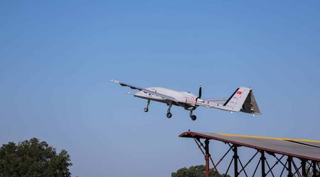 Bayraktar TB3 deck strike drone voor het eerst gelanceerd vanaf een skischans
