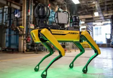 Hondachtige robot Spot is gebruikt om ...