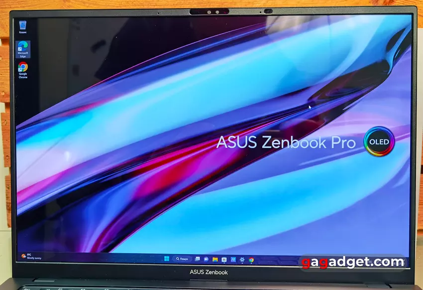 ASUS Zenbook Pro 14 OLED screen