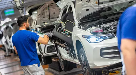 Volkswagen heeft bevestigd meer dan 35.000 banen te schrappen in Duitsland en de productie van de Golf te verplaatsen naar Mexico.