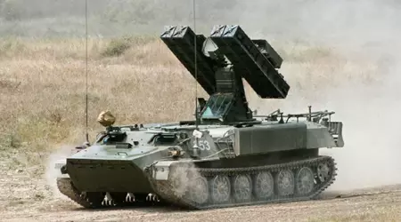 Een vrachttrein botste op een Russisch Strela-10 grond-lucht raketsysteem