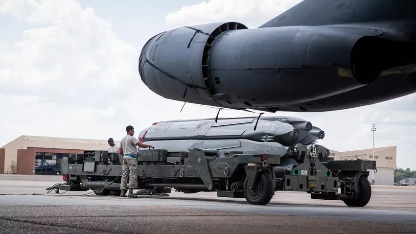 De Amerikaanse luchtmacht zou de geheime nucleaire stealth-raket AGM-181 LRSO in 2027 kunnen invoeren tegen een kostprijs van 13 miljoen dollar voor B-21 en B-52J bommenwerpers.