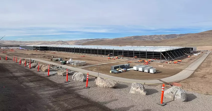 De belangrijkste staalconstructie is voltooid in de Tesla Semi-fabriek