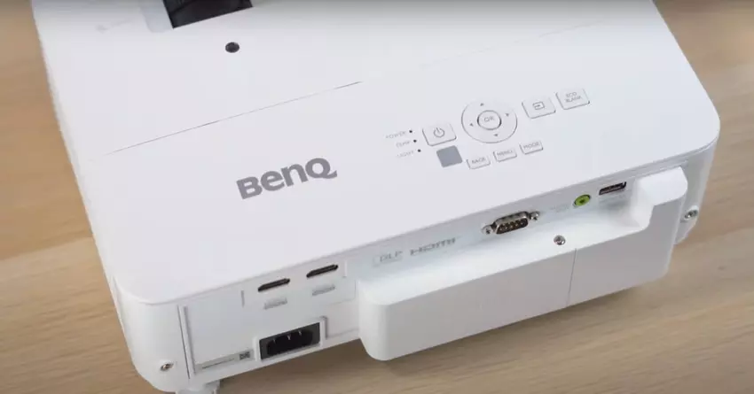 BenQ TK700STi projector voor ruimtes met omgevingslicht