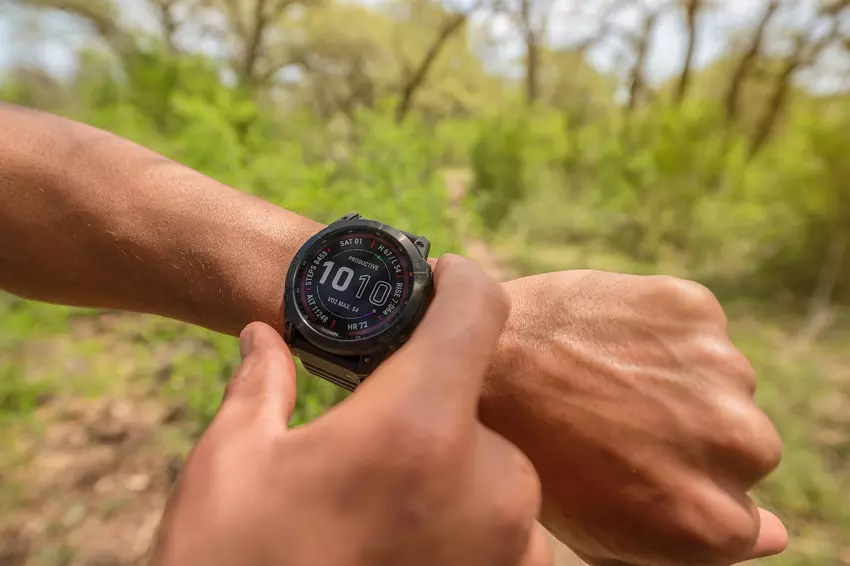 Een blogger testte de nauwkeurigheid van de stappenteller op Apple, Garmin, Samsung en Google smartwatches: wat zijn de resultaten?