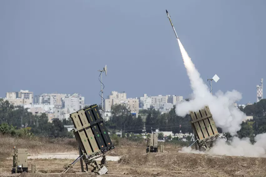 Israël heeft 11 maanden lang twee Iron Dome-batterijen geleased van de VS en koopt ze mogelijk terug vanwege de grootste raketaanval in 50 jaar