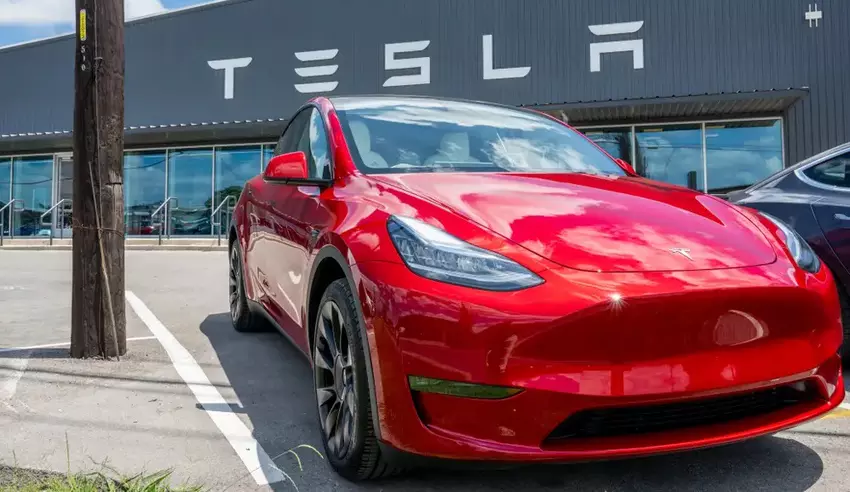 Tesla blijft het veiligste automerk ondanks 95 doden door Autopilot en branden