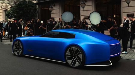 Je kunt er eindeloos naar kijken: de Jaguar Type 00 luxe concept car in ultramarijn heeft de Paris Fashion Week opgeluisterd.