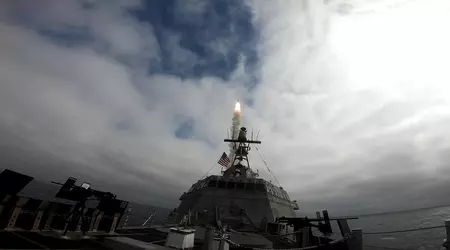 Het Amerikaanse kustgevechtsschip USS Savannah heeft voor het eerst de Standard Missile 6 raketonderschepper gelanceerd, die lucht- en gronddoelen kan aanvallen.