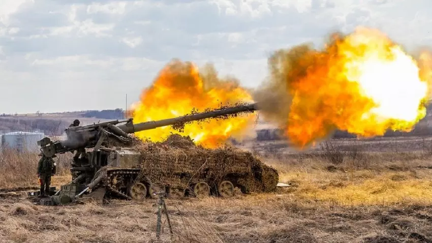 Oekraïense artillerie vernietigt Russische 240mm 2S4 Tyulpan zelfrijdende mortier