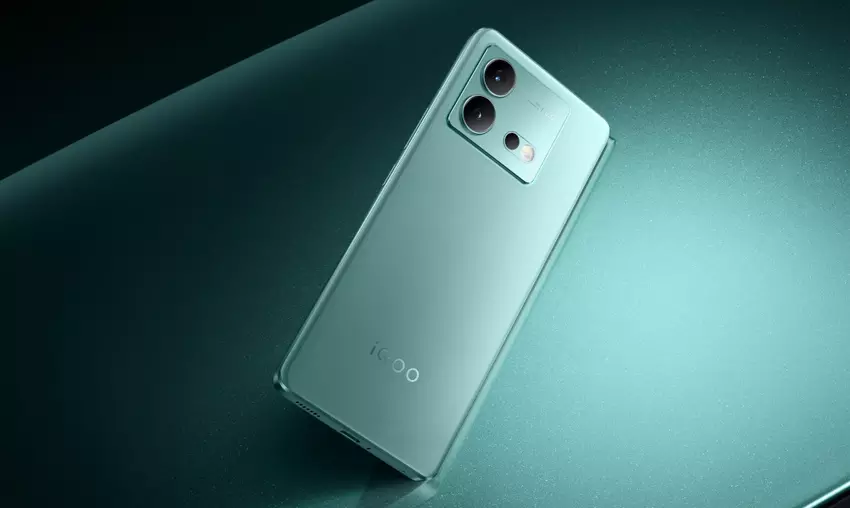 De iQOO Neo 9 krijgt dubbele 50 MP camera's met Sony IMX9320, OmniVison OV50H sensoren en een 64 MP telelens gebaseerd op OmniVision OV64B sensor.