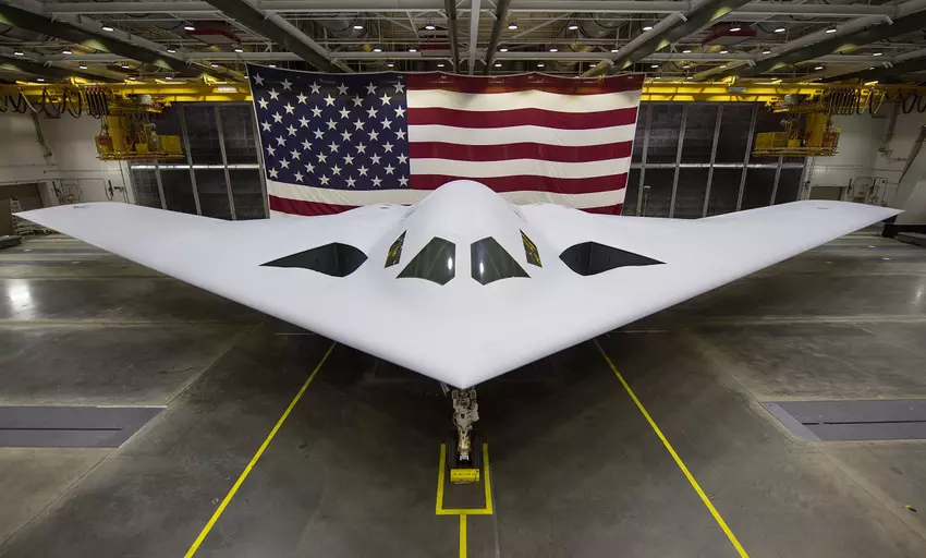 Northrop Grumman wil extra financiering om verliezen van 1,2 miljard dollar bij de productie van de B-21 Raider kernbommenwerper te compenseren.