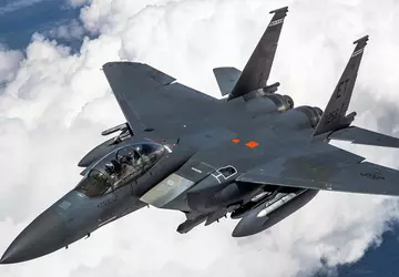 De F-15EX Eagle II met AMRAAM- ...