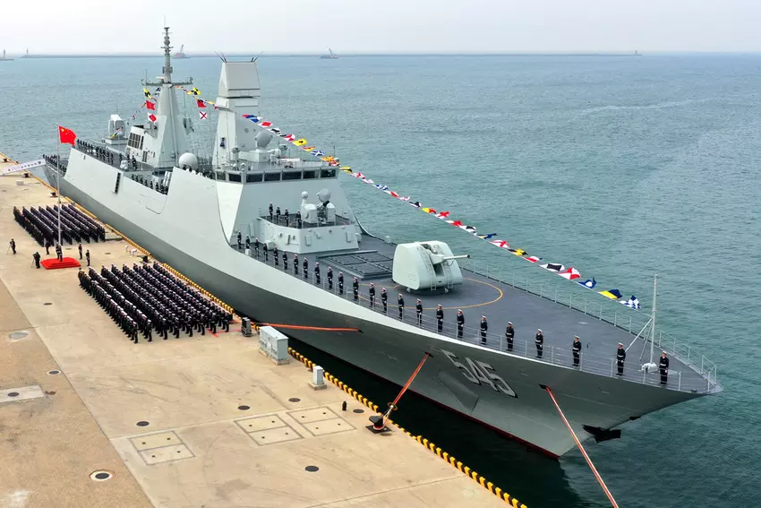 Chinese marine neemt nieuw raketfregat Type 054B in dienst