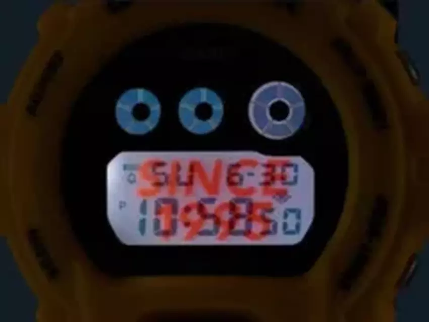 Casio G-Shock DW-6900TR horloge met witte LED achtergrondverlichting