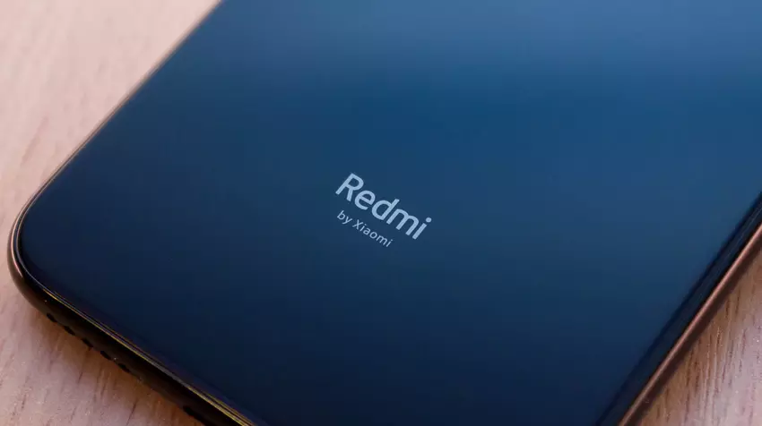 REDMI test volgens een insider een gaming-smartphone uit de K-serie met een ingebouwde koeler en RGB-achtergrondverlichting