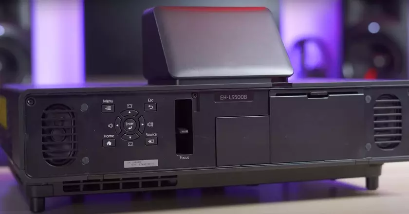 Epson EpiqVision Ultra LS500 gaming projector