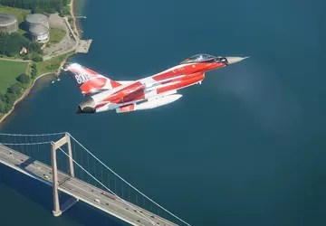 Het Amerikaanse F-16 Fighting Falcon-gevechtsvliegtuig was ...