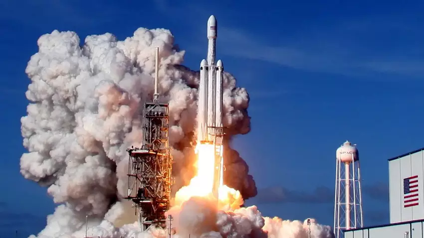 SpaceX is er voor het eerst in twee jaar in geslaagd winst te maken - het ruimtevaartbedrijf stond $55 miljoen in de plus bij een omzet van $1,5 miljard.