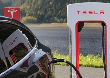 Reuters: Tesla's nieuwe model debuteert dit ...