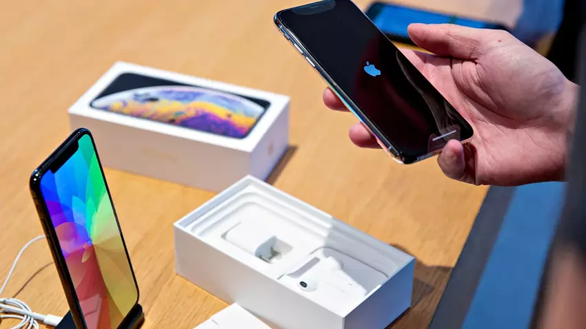 Een internationale handelaar in namaak Apple producten heeft een gevangenisstraf gekregen