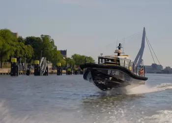 Haven van Rotterdam lanceerde elektrisch schip ...