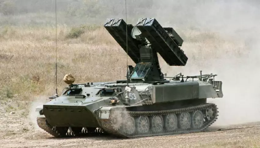 Een vrachttrein botste op een Russisch Strela-10 grond-lucht raketsysteem