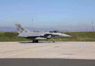 Frankrijk overhandigt 11e Rafale gevechtsvliegtuig aan ...