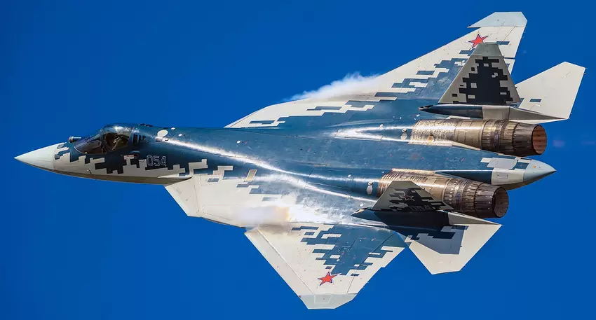 De Russische lucht- en ruimtemacht heeft naar verluidt een nieuwe lichting ongemoderniseerde Su-57 gevechtsvliegtuigen van de vijfde generatie ontvangen.