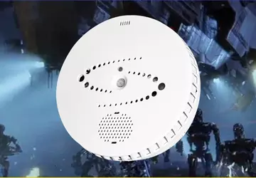 Je kunt meeluisteren naar mensen via ...