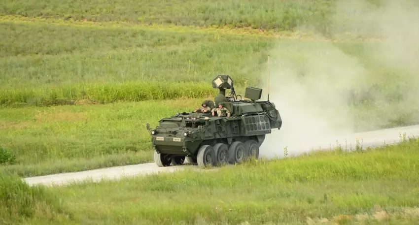 Het Amerikaanse leger heeft prototypes ontvangen van het DE M-SHORAD luchtverdedigingssysteem met laserwapens.