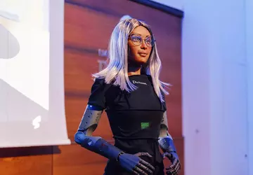 Mensachtige robot Mika wordt 's werelds ...