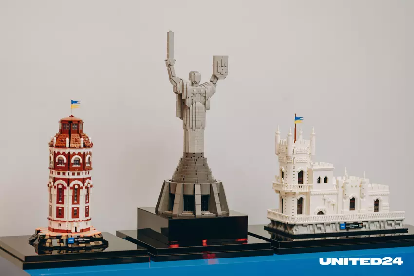 UNITED24 presenteerde Oekraïense monumenten gemaakt van LEGO blokjes - Oekraïne Moeder, Mariupol watertoren en Zwaluwnest