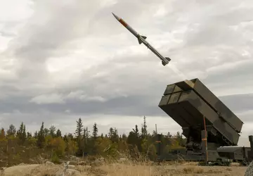 10 lanceerinrichtingen en 4 radars: Noorwegen ...