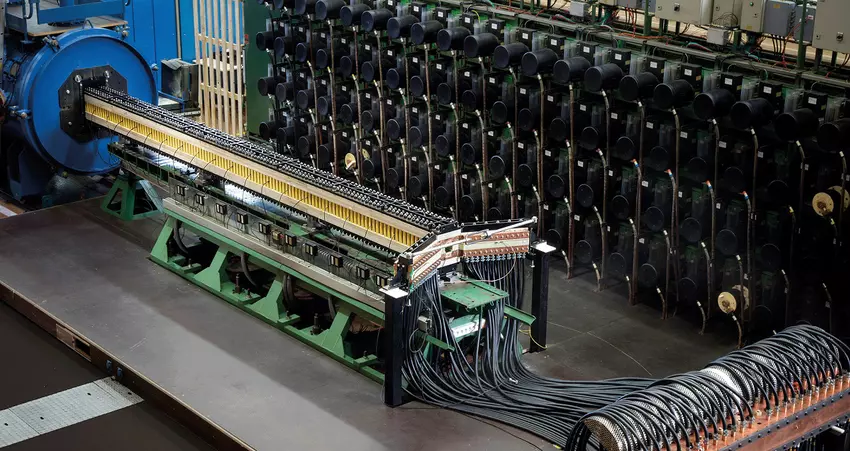 De EU wil een elektromagnetisch railgun maken dat een artilleriegranaat kan versnellen tot 7.400 km/u.