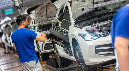 Volkswagen heeft bevestigd meer dan 35.000 banen te schrappen in Duitsland en de productie van de Golf te verplaatsen naar Mexico.