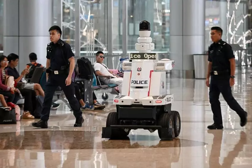 Singapore zal het aantal robots dat patrouilles uitvoert op straten en openbare plaatsen verhogen