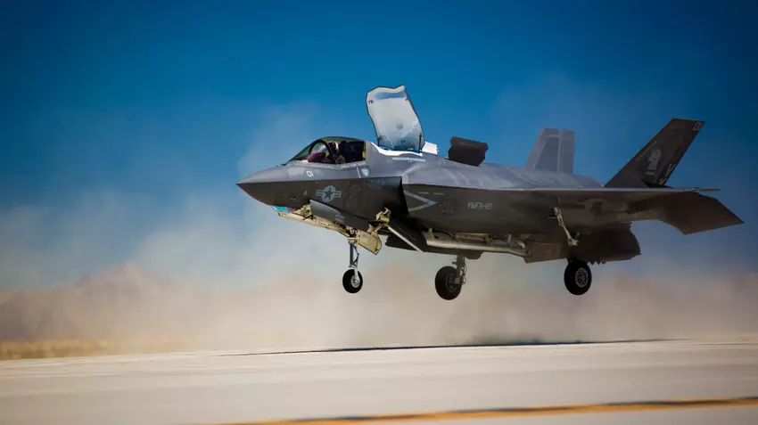 Het Amerikaanse Korps Mariniers heeft alle vluchten twee dagen stilgelegd na de vermissing van het F-35B Lightning II gevechtsvliegtuig van de vijfde generatie - de dienst heeft in zes weken twee vliegtuigen en een cabriolet verloren.