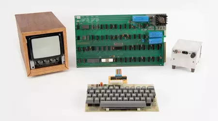 Een werkend exemplaar van de Apple-1 met een handleiding met handgeschreven notities van Steve Jobs en Steve Wozniak is op een veiling verkocht voor 375.000 dollar.