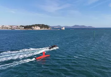 Franse marine wil amfibisch helikopterdekschip combineren ...