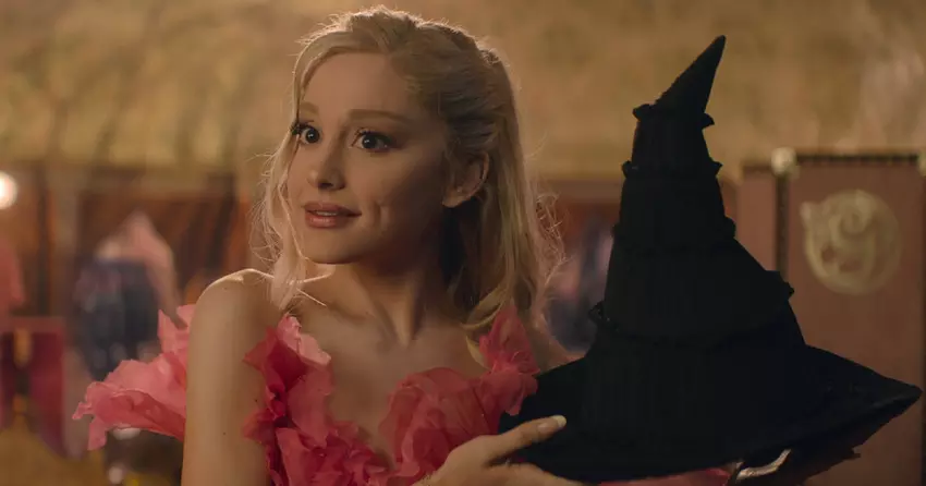 Paul Tazewell won een Oscar voor Beste Kostuumontwerp voor Wicked en werd daarmee de eerste zwarte man die zo'n overwinning in de wacht sleepte