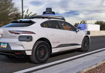 Waymo roept meer dan duizend robotaxi's ...