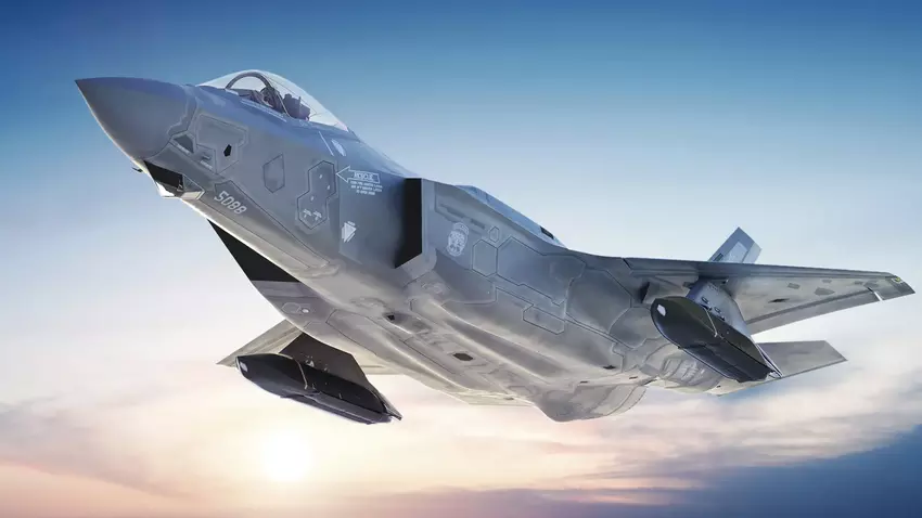 De Amerikaanse marine zal F-35 Lightning II gevechtsvliegtuigen uitrusten met geavanceerde AGM-158 JASSM raketten met een lanceerbereik van meer dan 370 kilometer.