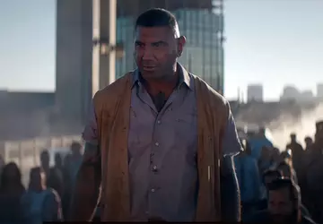 Dave Bautista deelt de lakens uit! ...